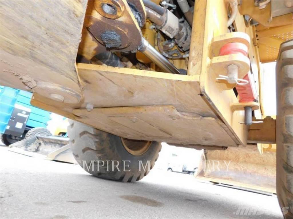 CAT 930M FC Gumikerekes homlokrakodók