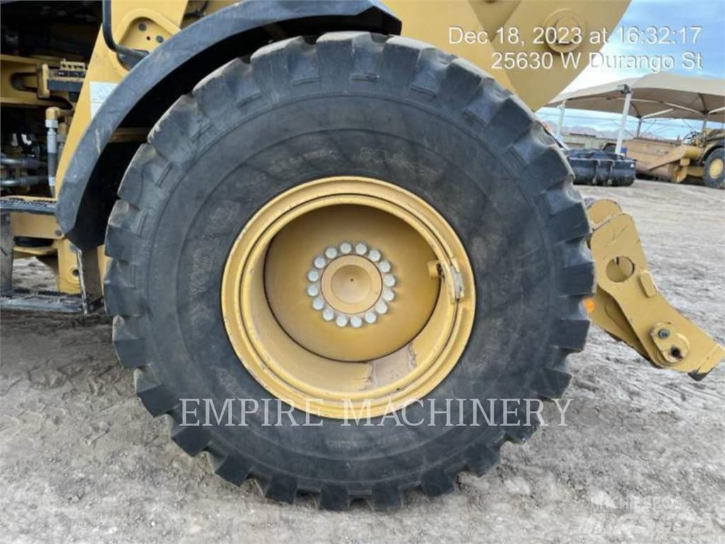 CAT 930M FC Gumikerekes homlokrakodók