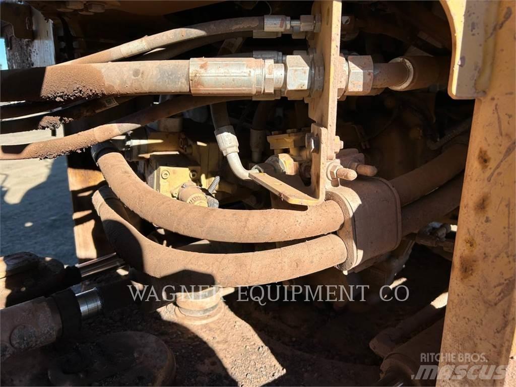 CAT 930M FC Gumikerekes homlokrakodók