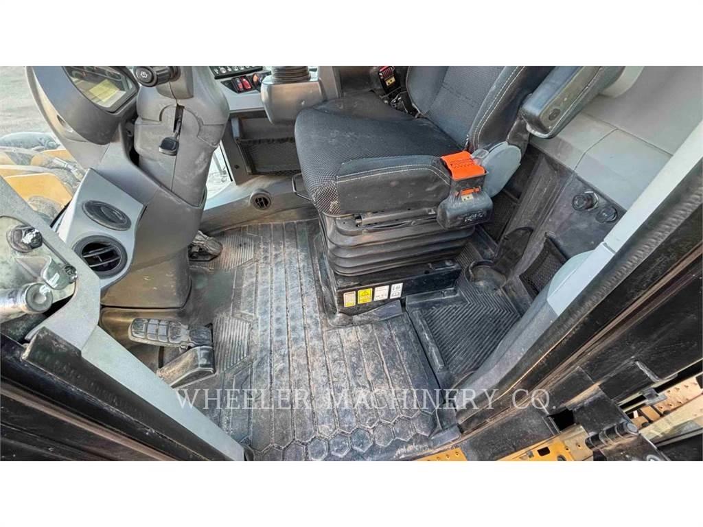 CAT 930M QC Gumikerekes homlokrakodók