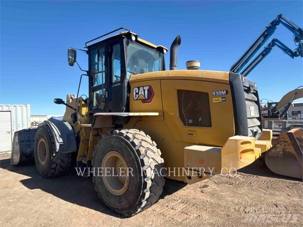 CAT 930M QC Gumikerekes homlokrakodók