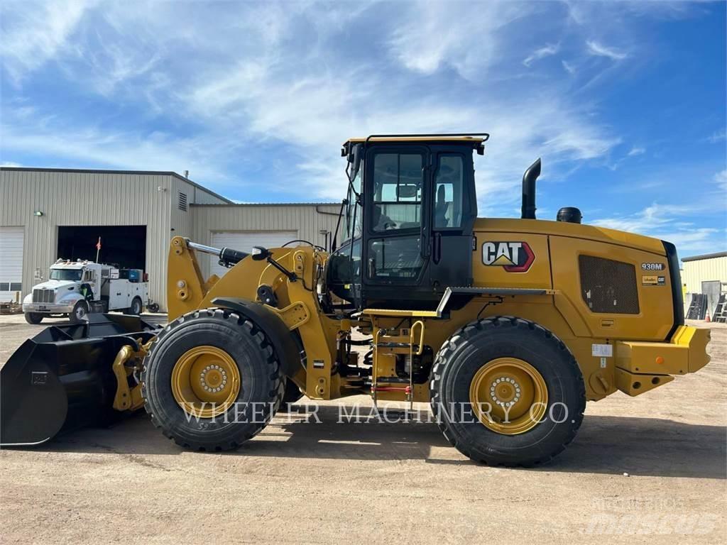 CAT 930M QC 3V Gumikerekes homlokrakodók