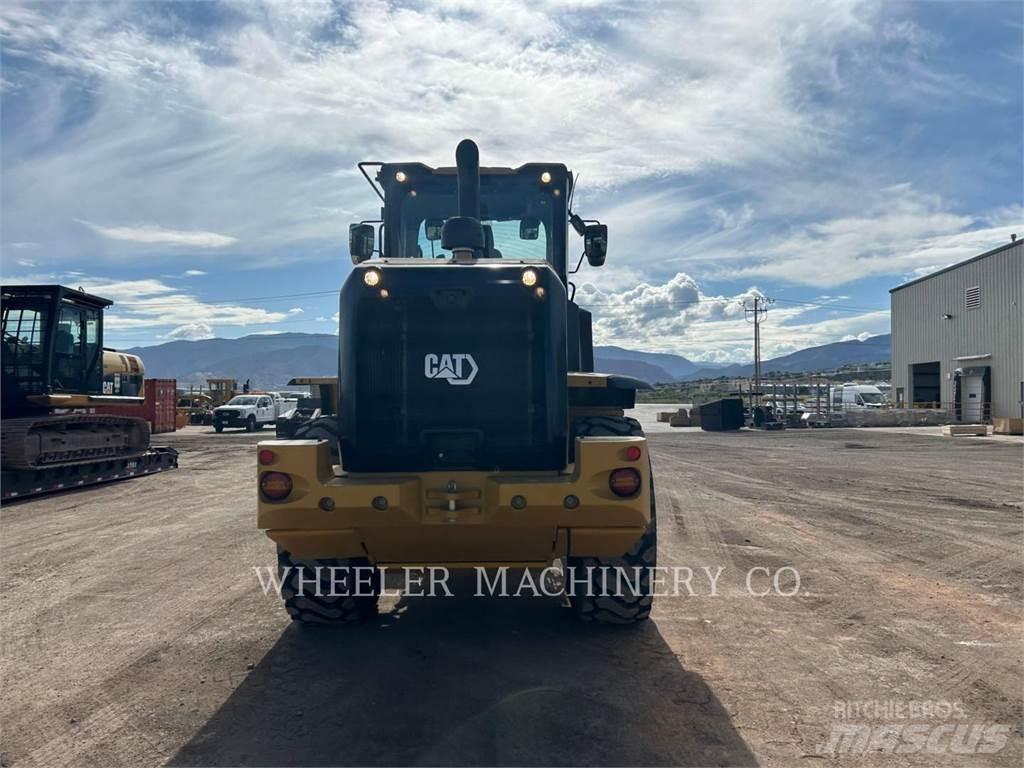 CAT 930M QC 3V Gumikerekes homlokrakodók