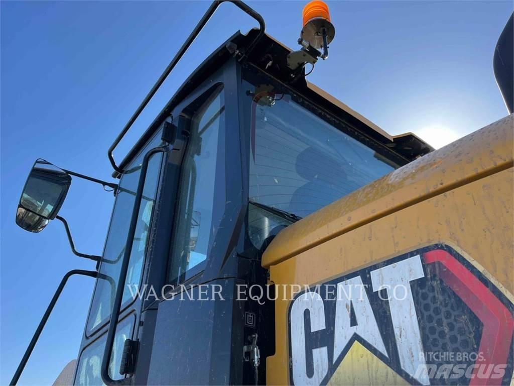 CAT 938 Gumikerekes homlokrakodók