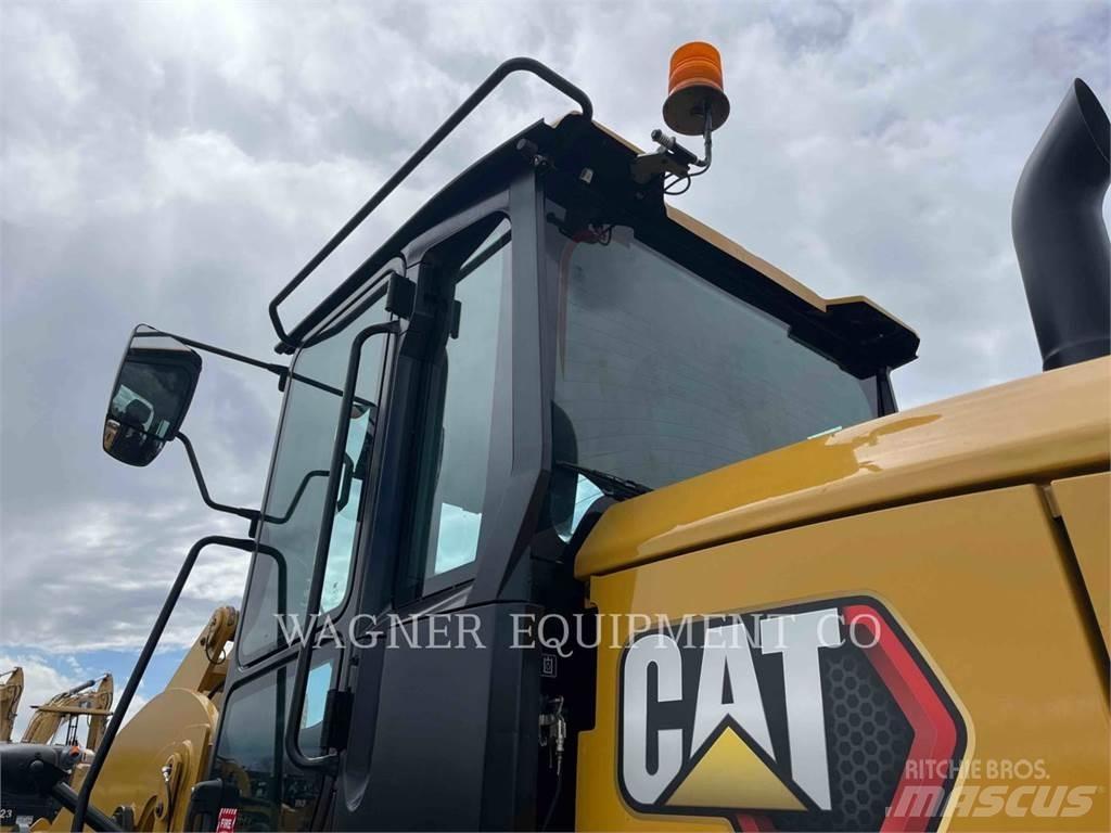 CAT 938 Gumikerekes homlokrakodók
