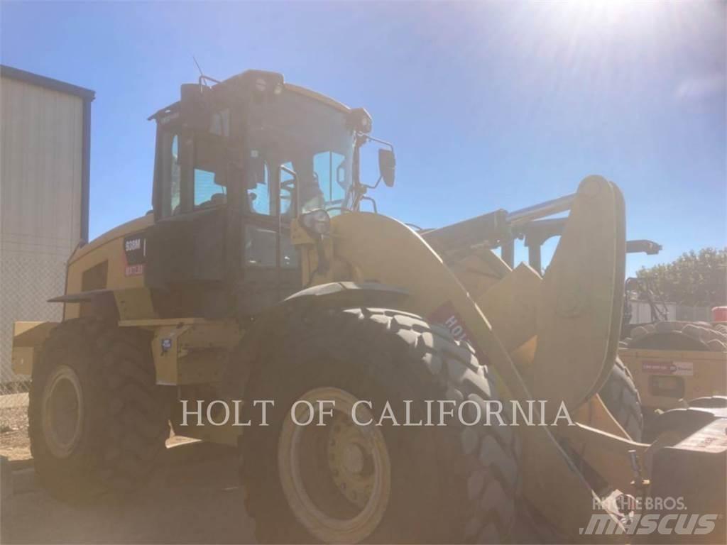 CAT 938 Gumikerekes homlokrakodók