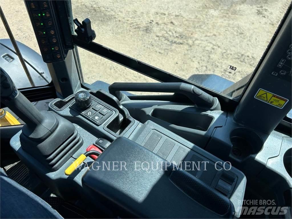 CAT 938 Gumikerekes homlokrakodók