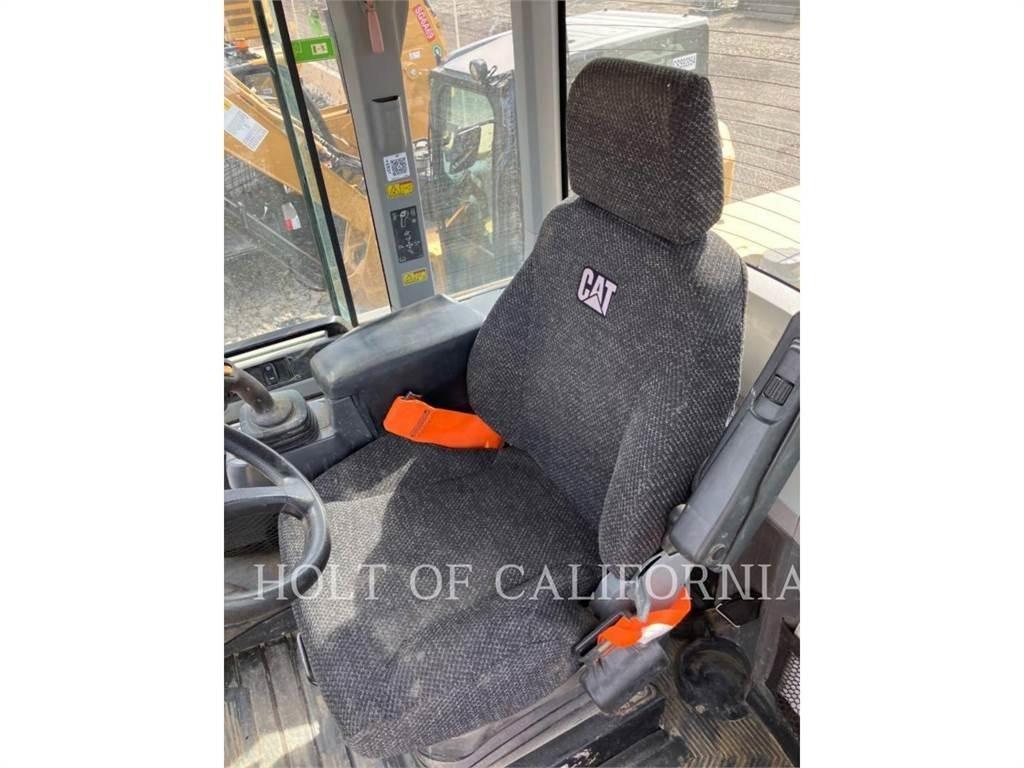 CAT 938 Gumikerekes homlokrakodók