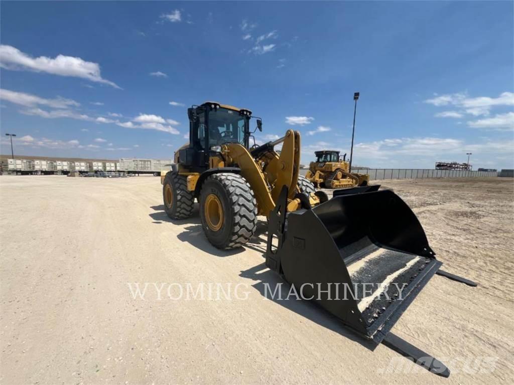 CAT 938 Gumikerekes homlokrakodók