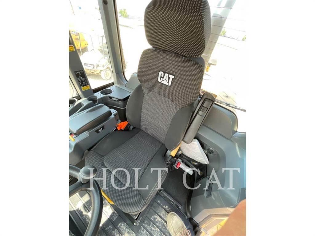 CAT 938 QC Gumikerekes homlokrakodók