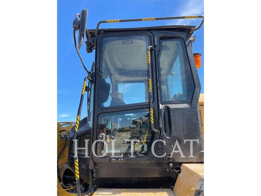 CAT 938 QC Gumikerekes homlokrakodók