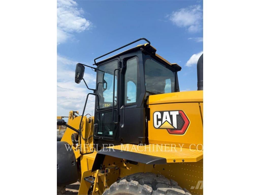 CAT 938 QC Gumikerekes homlokrakodók