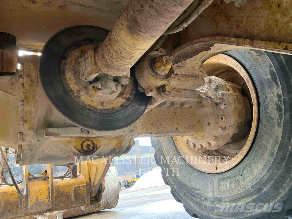 CAT 938K RQ+ Gumikerekes homlokrakodók