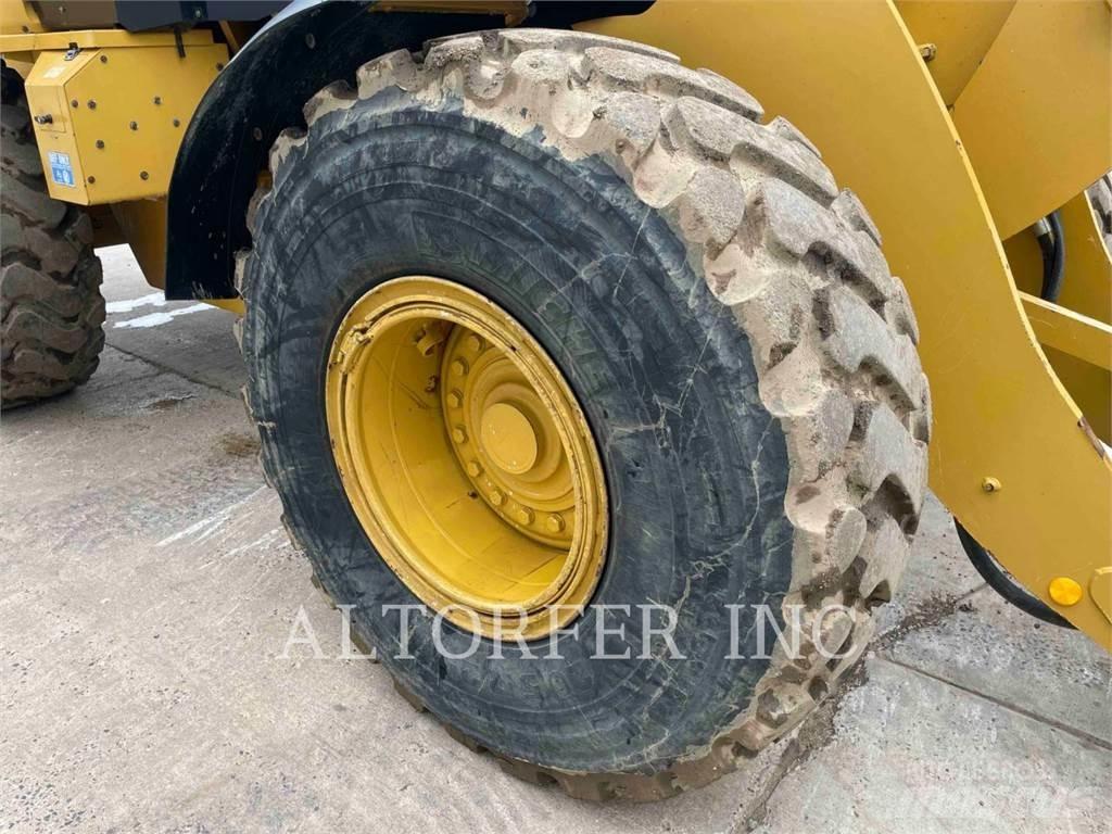 CAT 938M Gumikerekes homlokrakodók