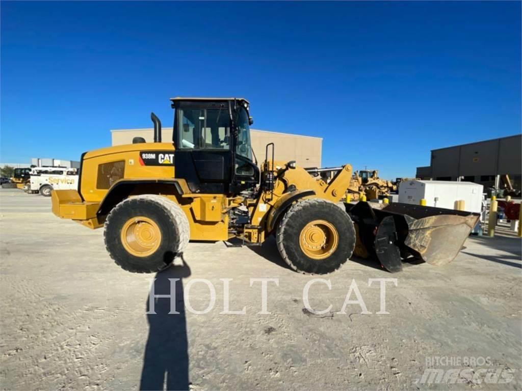 CAT 938M Gumikerekes homlokrakodók