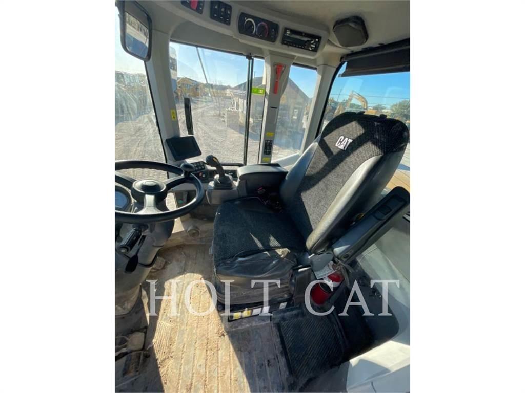 CAT 938M Gumikerekes homlokrakodók