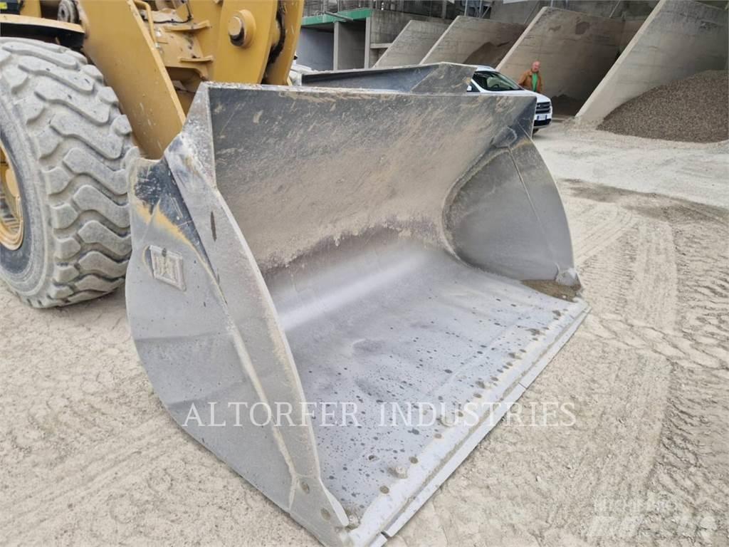 CAT 938M Gumikerekes homlokrakodók