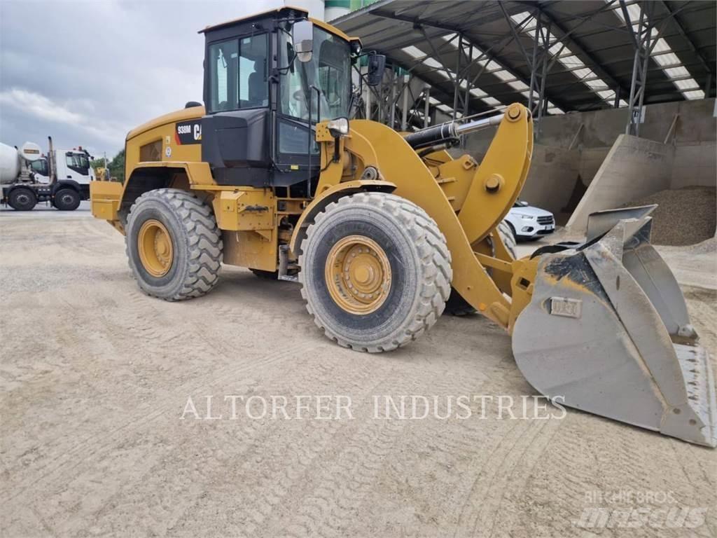 CAT 938M Gumikerekes homlokrakodók