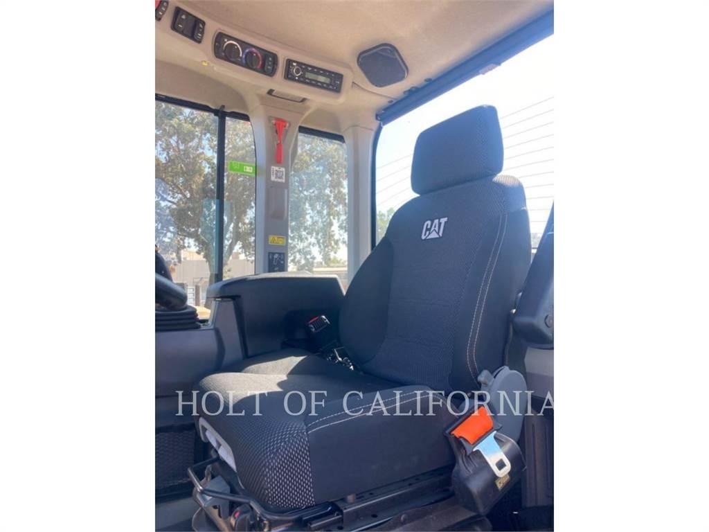 CAT 938M Gumikerekes homlokrakodók