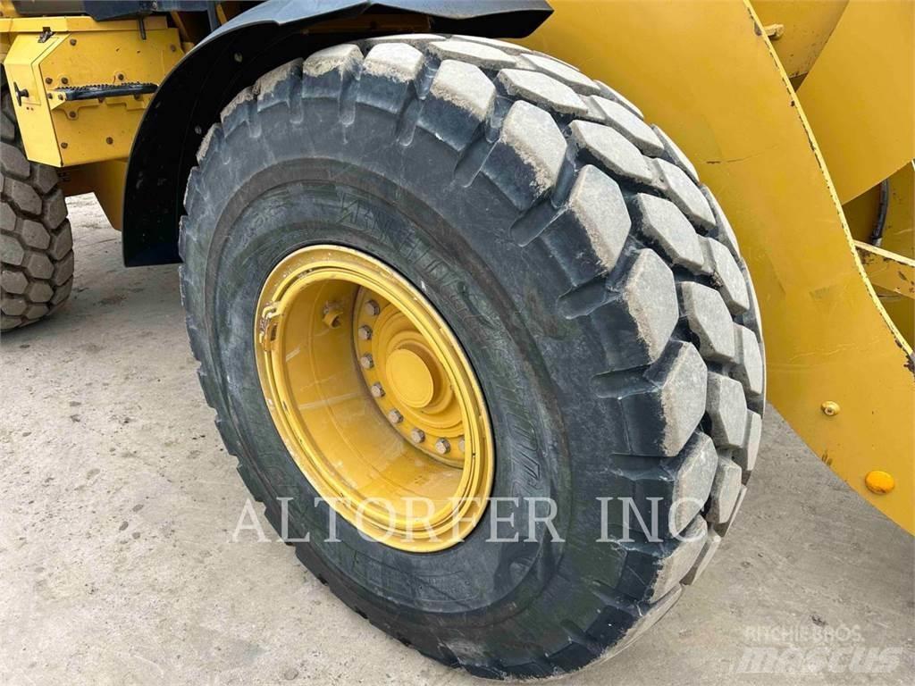 CAT 938M Gumikerekes homlokrakodók
