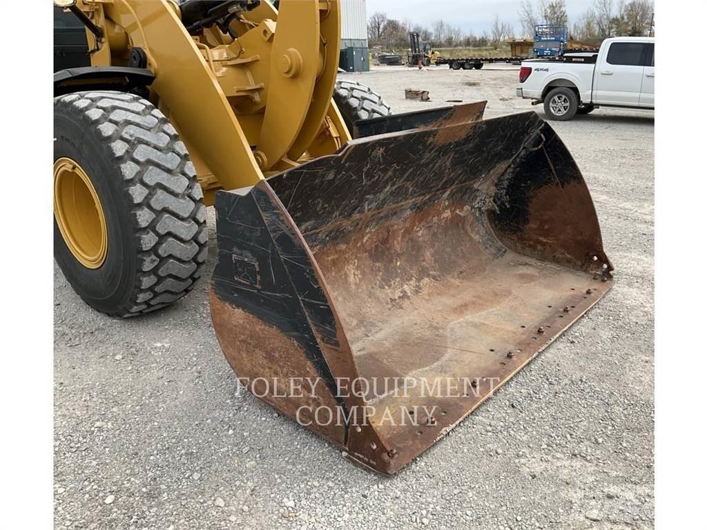 CAT 938M Gumikerekes homlokrakodók