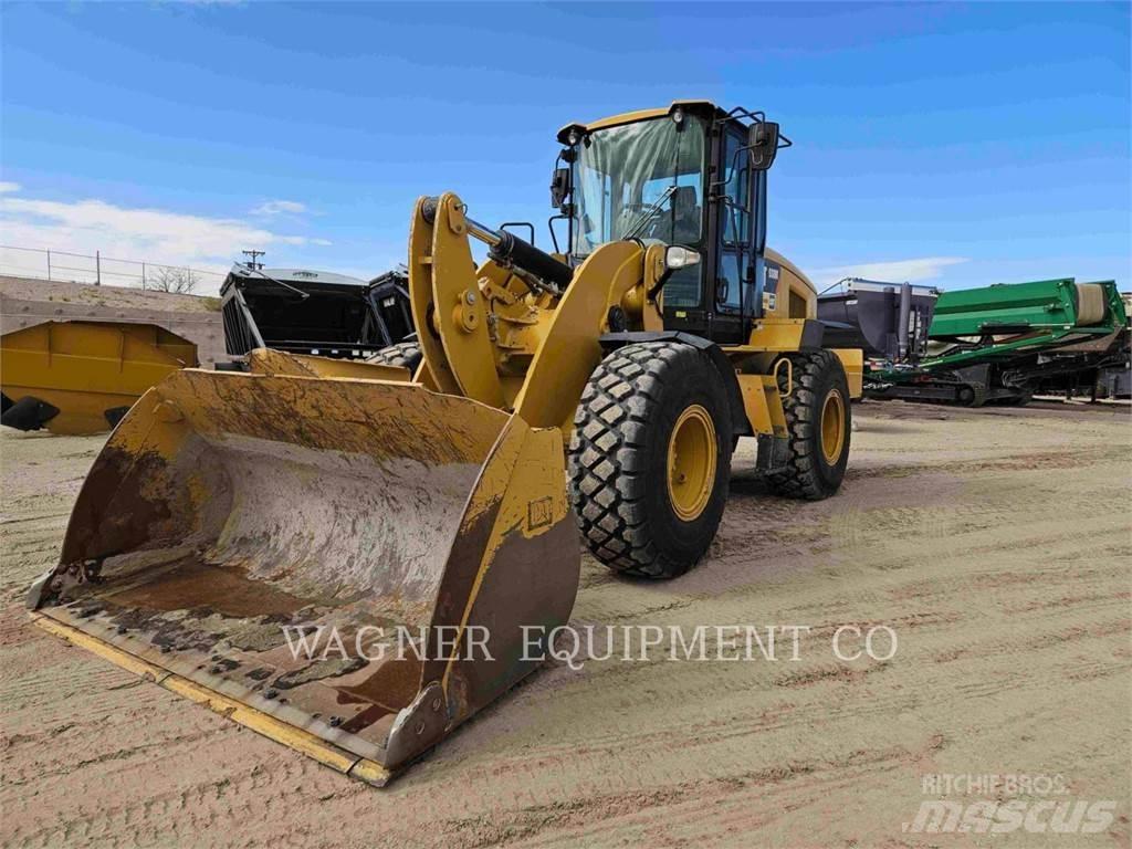 CAT 938M Gumikerekes homlokrakodók