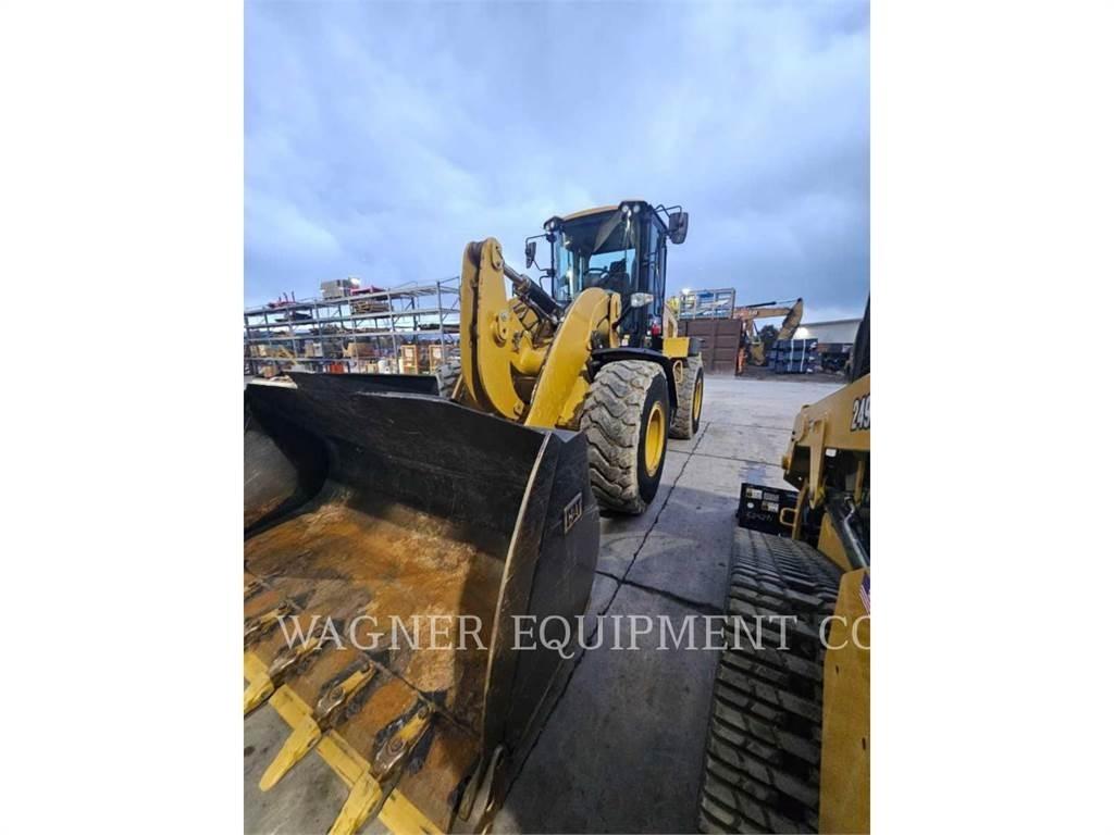 CAT 938M Gumikerekes homlokrakodók