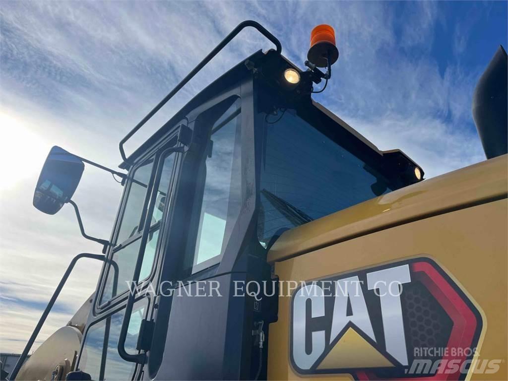 CAT 938M Gumikerekes homlokrakodók