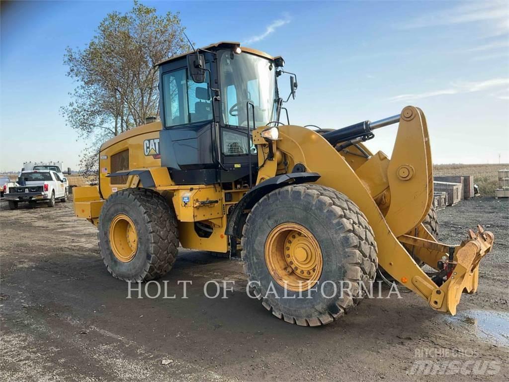 CAT 938M Gumikerekes homlokrakodók