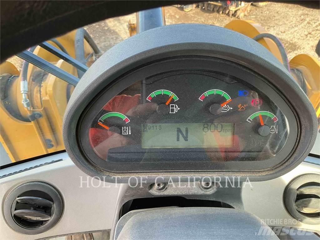 CAT 938M Gumikerekes homlokrakodók