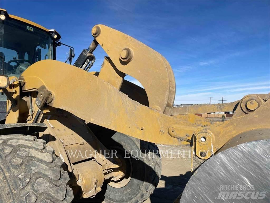 CAT 938M Gumikerekes homlokrakodók
