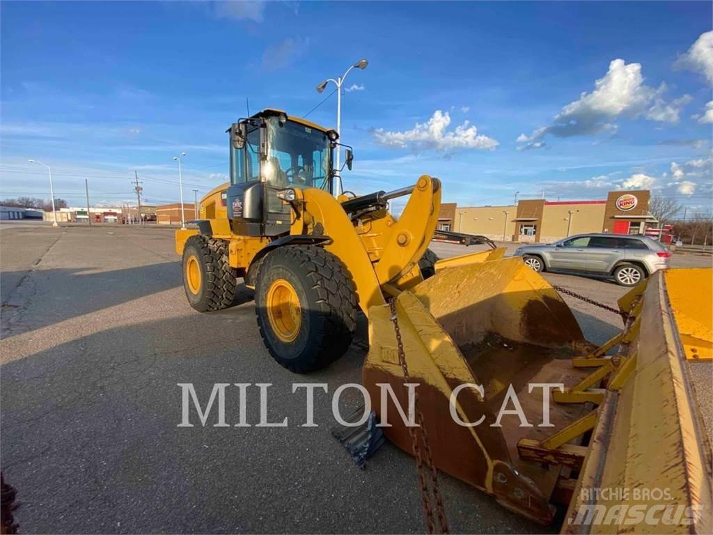 CAT 938M Gumikerekes homlokrakodók