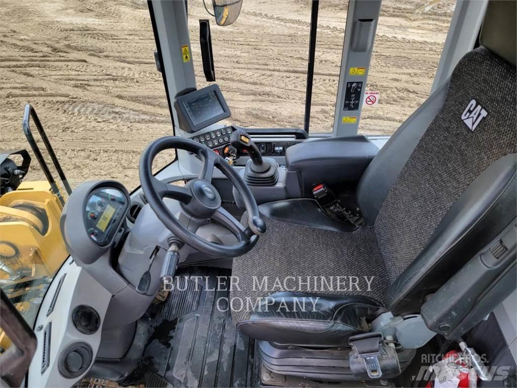 CAT 938M Gumikerekes homlokrakodók