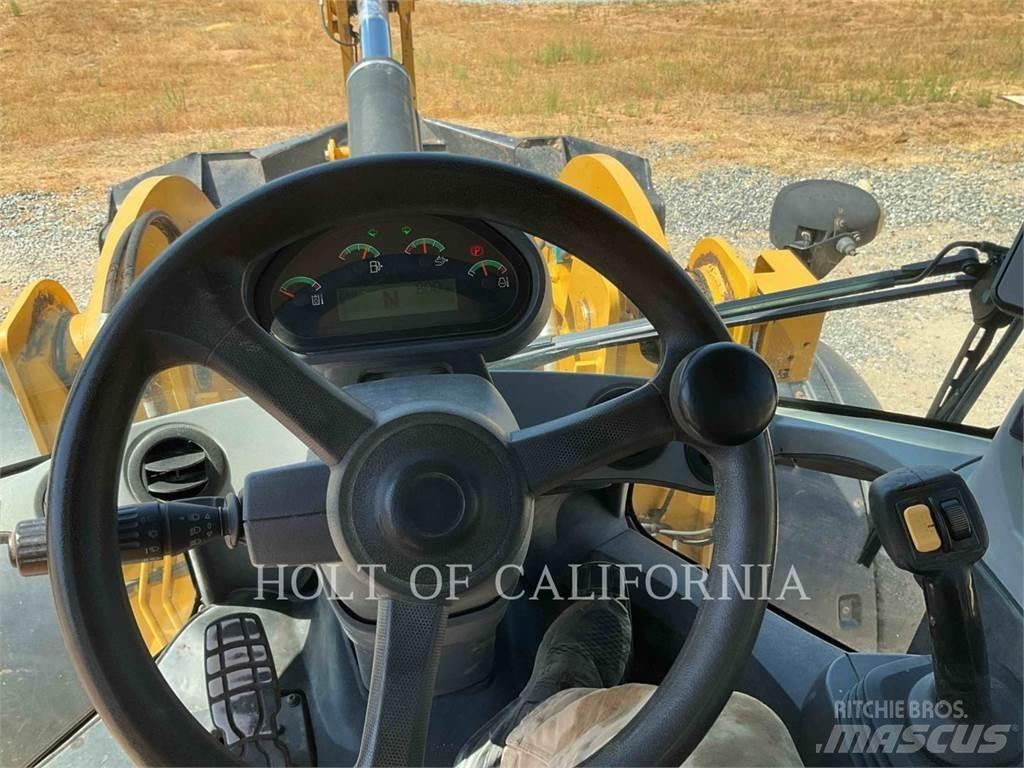CAT 938M Gumikerekes homlokrakodók
