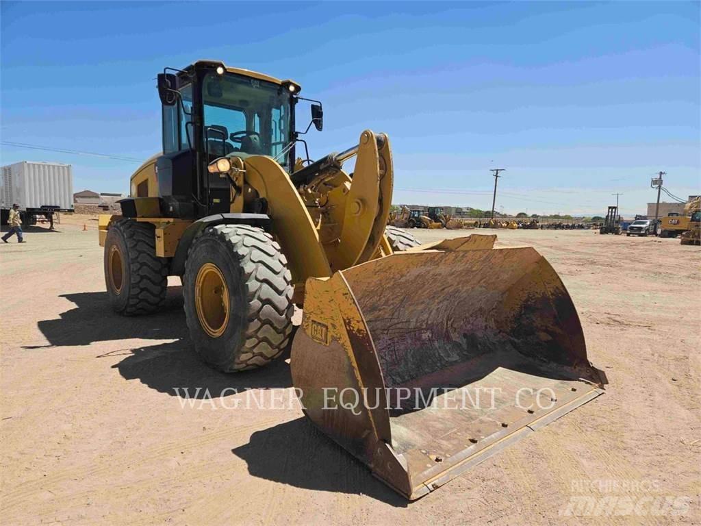 CAT 938M Gumikerekes homlokrakodók