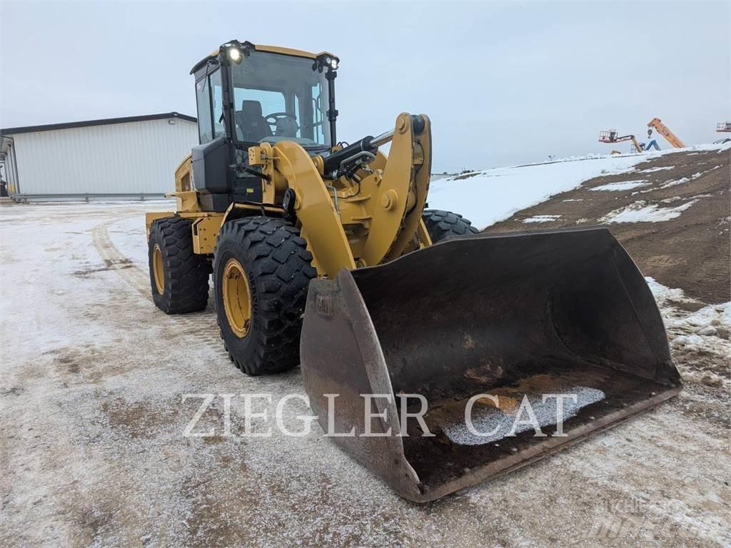 CAT 938M Gumikerekes homlokrakodók