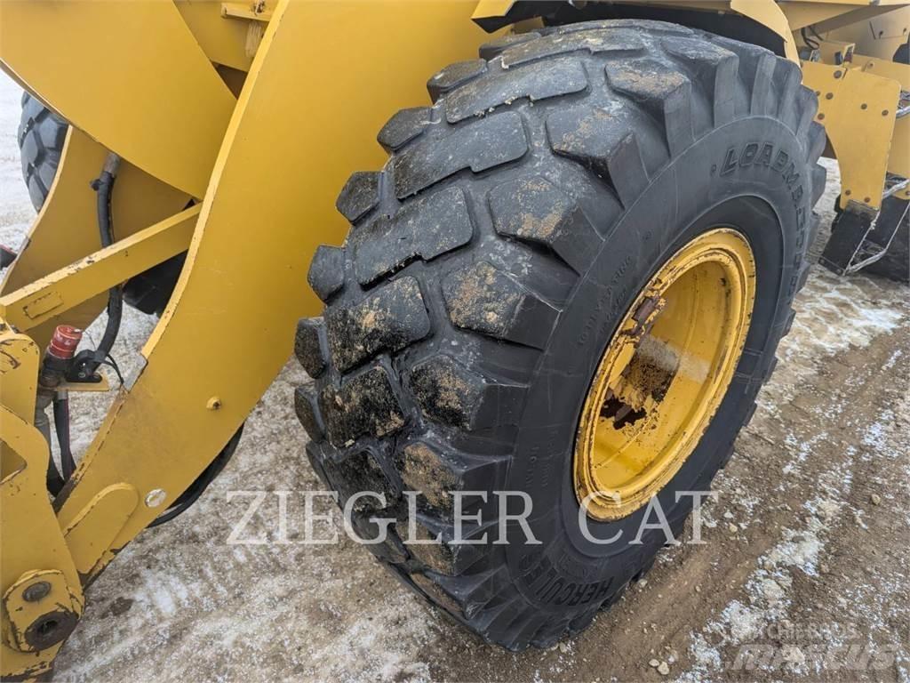 CAT 938M Gumikerekes homlokrakodók