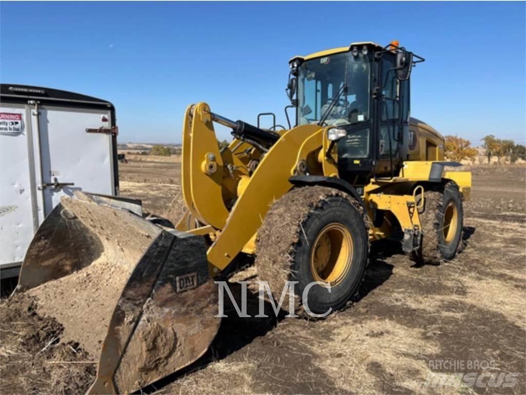 CAT 938M Gumikerekes homlokrakodók
