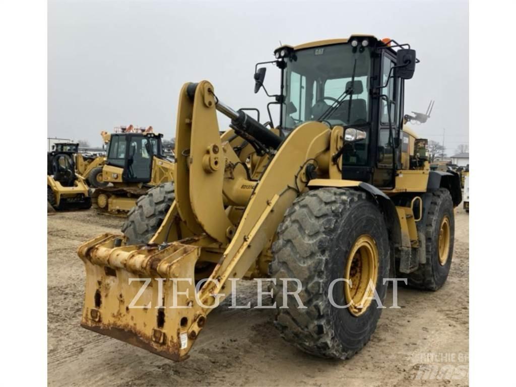 CAT 938M Gumikerekes homlokrakodók