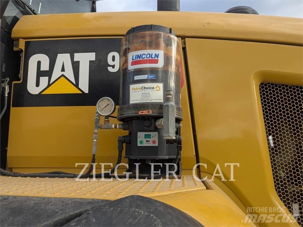 CAT 938M Gumikerekes homlokrakodók