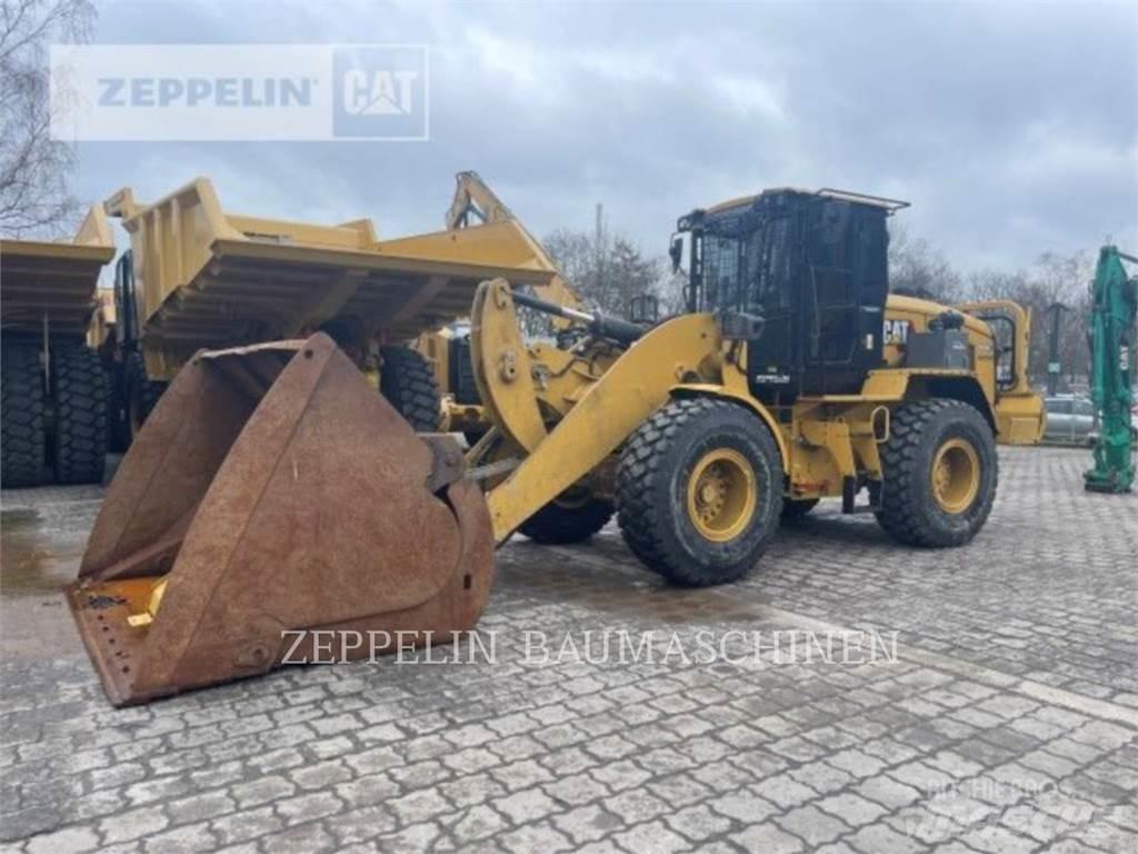 CAT 938M Gumikerekes homlokrakodók