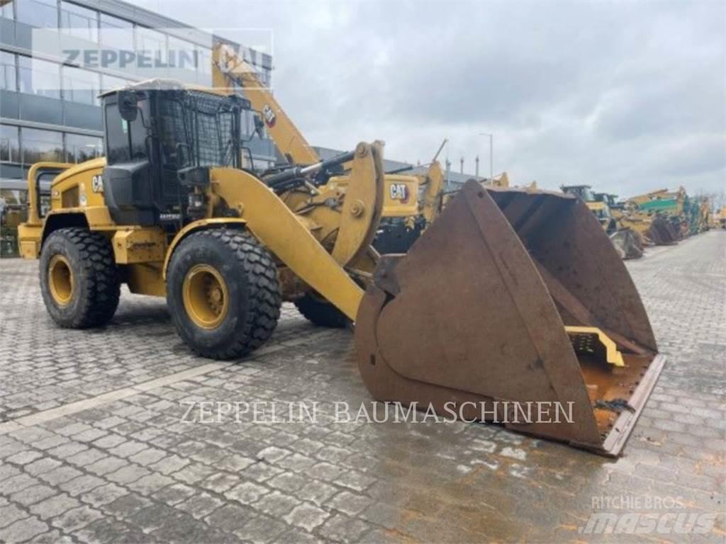 CAT 938M Gumikerekes homlokrakodók