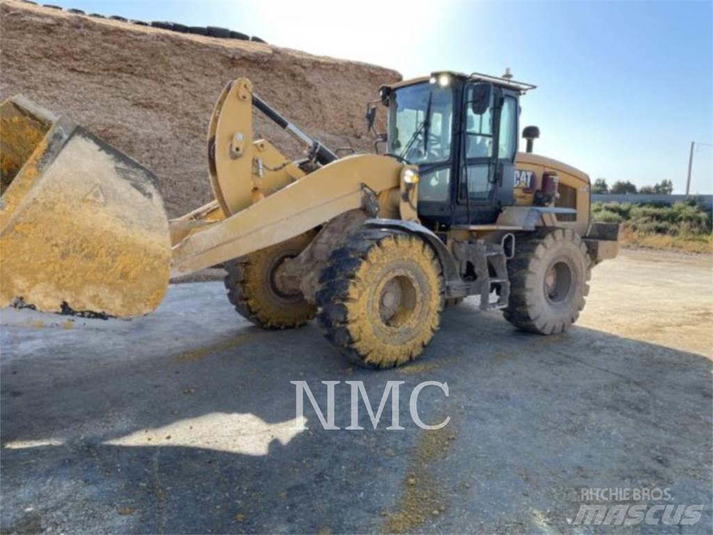 CAT 938M Gumikerekes homlokrakodók