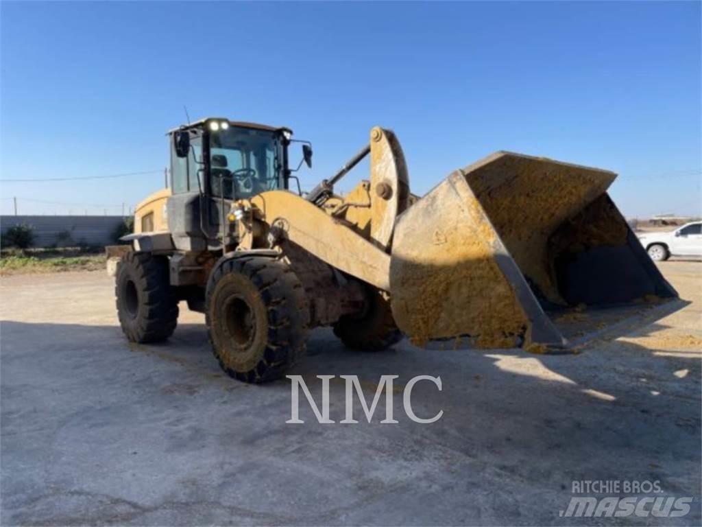 CAT 938M Gumikerekes homlokrakodók