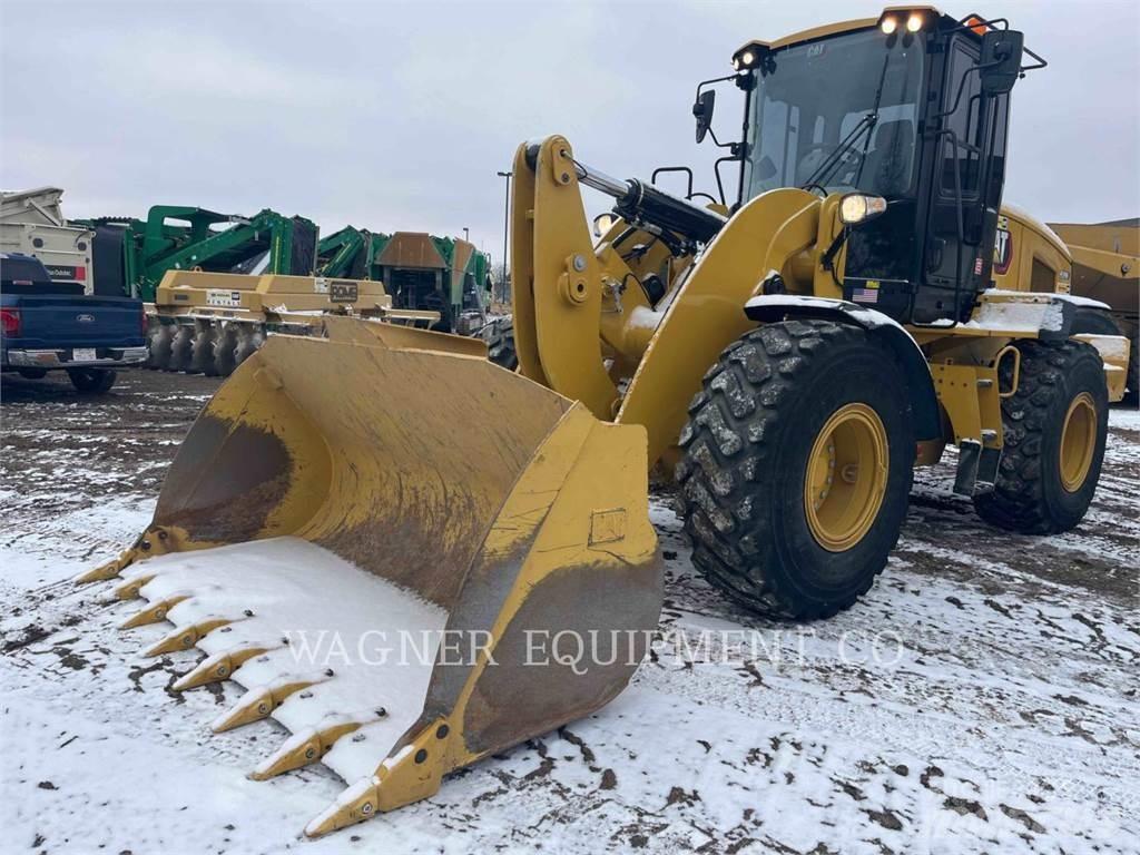 CAT 938M Gumikerekes homlokrakodók