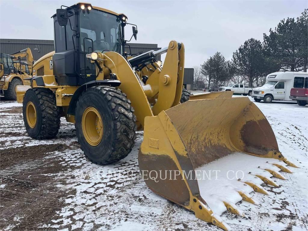 CAT 938M Gumikerekes homlokrakodók