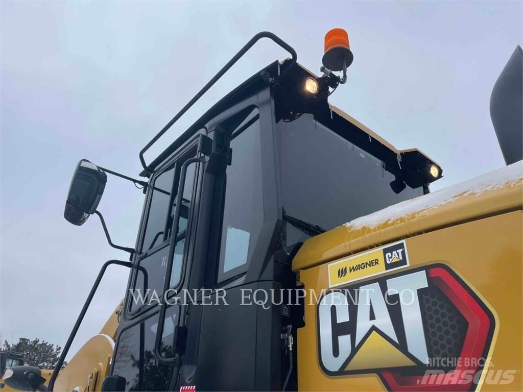 CAT 938M Gumikerekes homlokrakodók