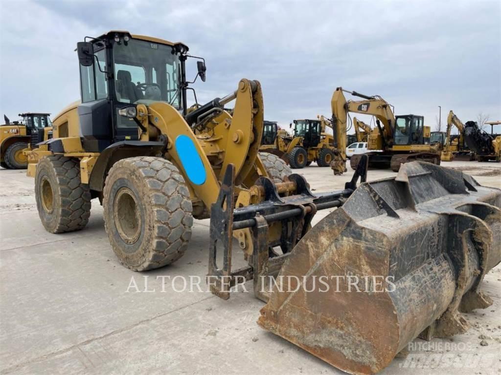 CAT 938M Gumikerekes homlokrakodók