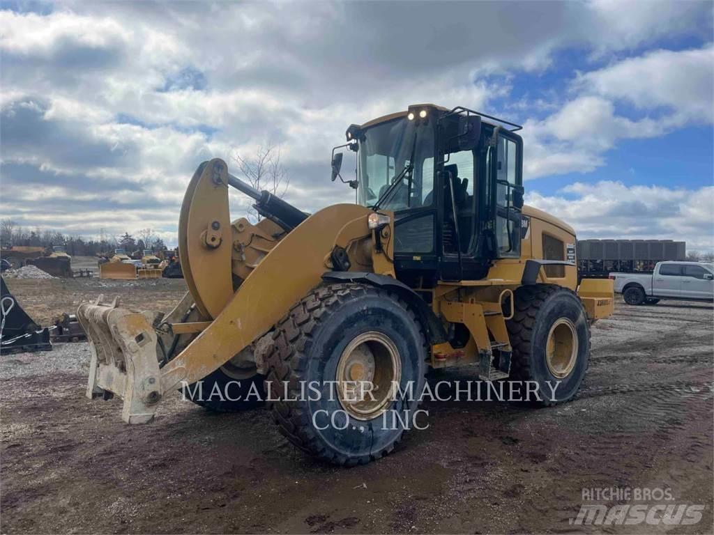 CAT 938M Gumikerekes homlokrakodók