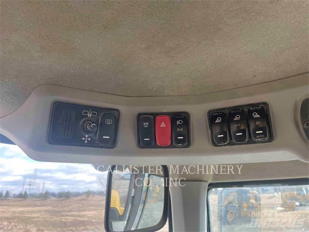 CAT 938M Gumikerekes homlokrakodók